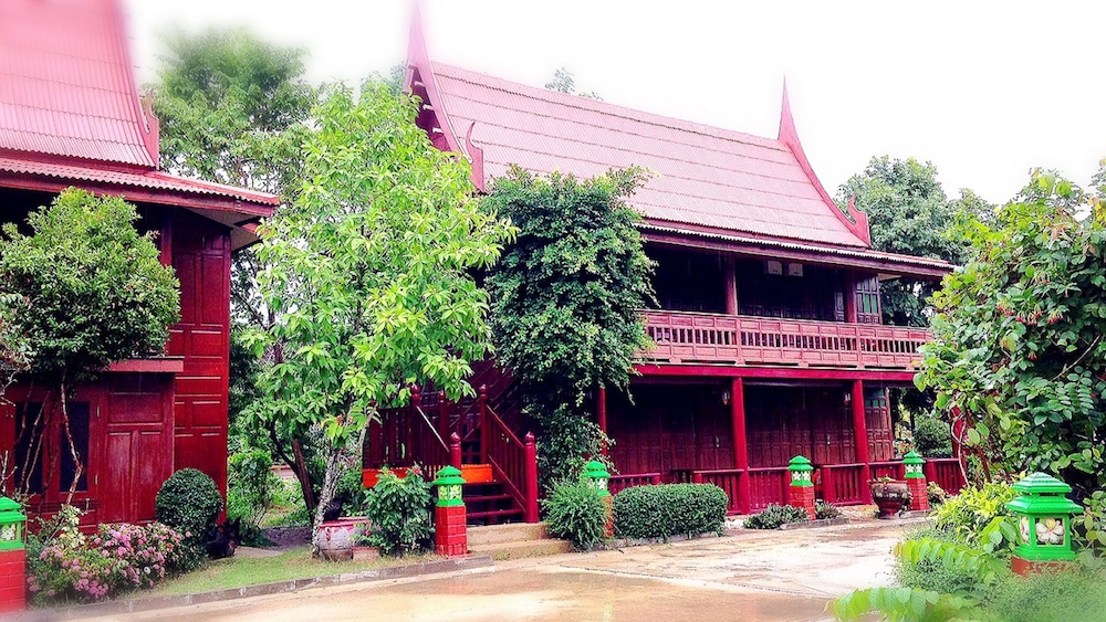 Jaroenrat Resort in Samut Songkhram, Thailand