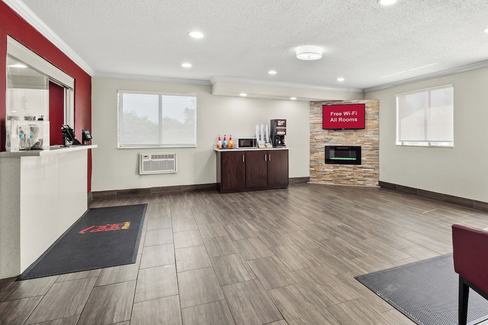 Red Roof Plus Belleville - photo 30