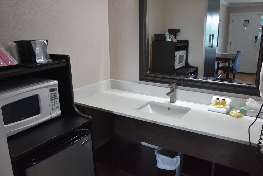 Destin Inn and Suites - photo 34
