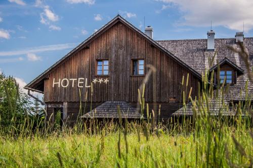 Karczma Regionalna Hotel Gościnna Chata — hotel in Uscie Gorlickie