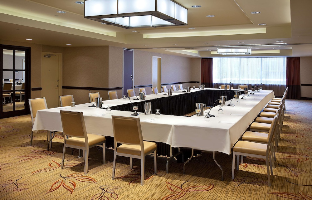 Embassy Suites by Hilton Washington DC Chevy Chase Pavilion - photo 54