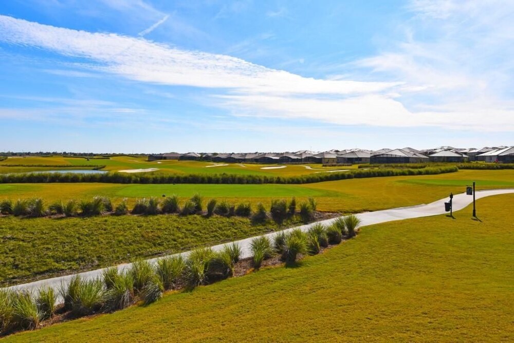 Fabulous 8 Bed 5 Bath Pool Home in Championsgate Golf Resort — 4-Star Luxury Hotel in Davenport, United States