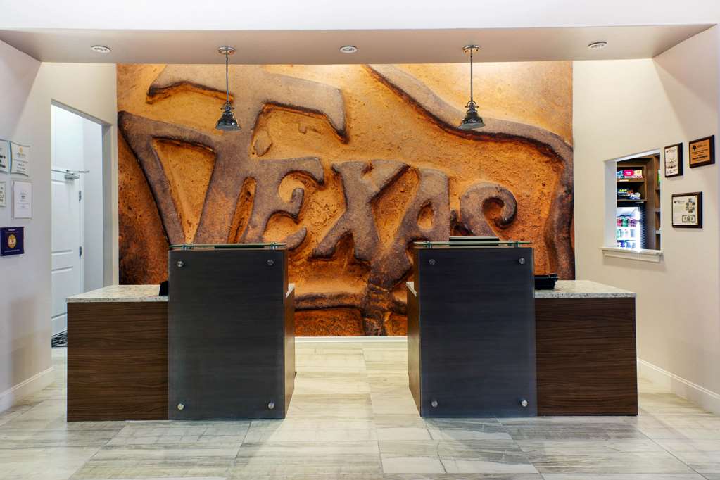 La Quinta Inn & Suites by Wyndham Alvin - photo 7