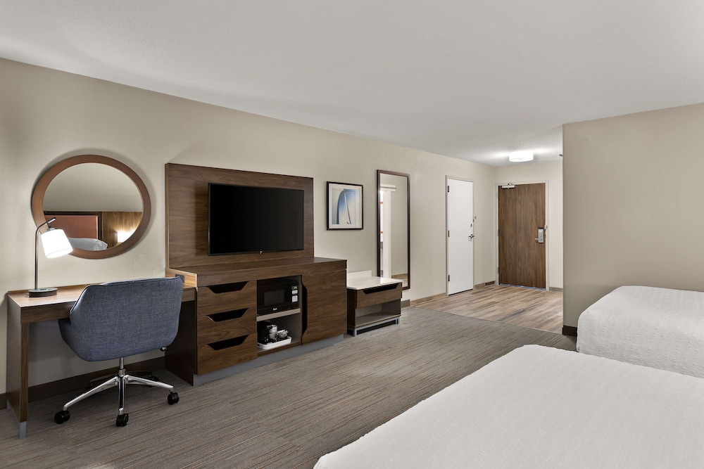 Hampton Inn & Suites by Hilton Petoskey - photo 24