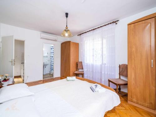 Apartments Zarac One Bedroom Apartment with Balcony and Sea View Milanka