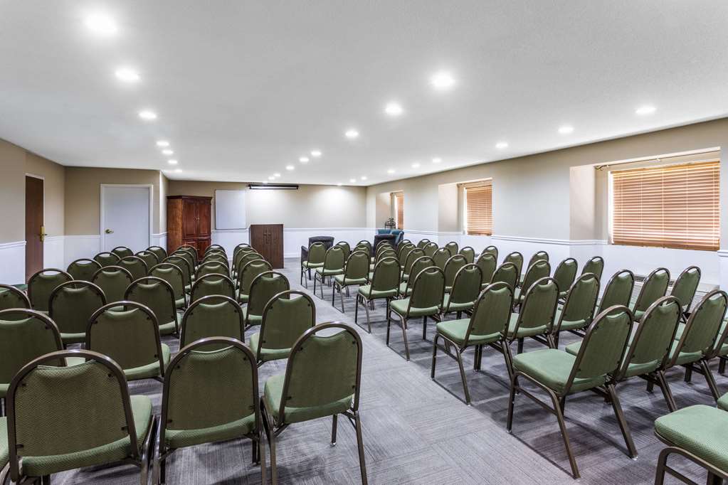 Microtel Inn & Suites by Wyndham Stockbridge Atlanta I 75 - photo 44