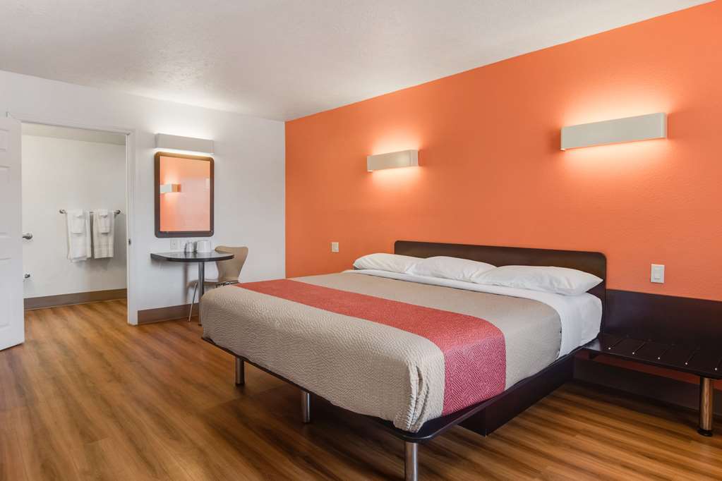 Motel6 Youngstown OH - photo 6