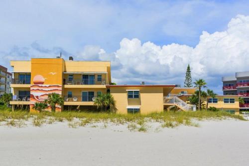 Awesome Florida Cottage 2b 1b Surf Song #113 — 4-Star Luxury Hotel in Saint Pete Beach, United States
