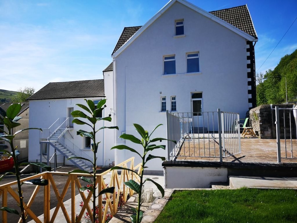 Windsor Hotel & Bar in Merthyr Tydfil, United Kingdom