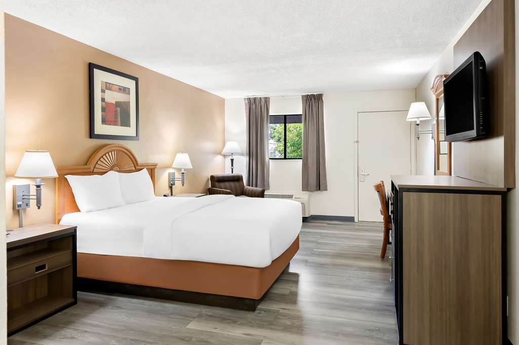 Quality Inn Middleburg Heights near Cleveland Airport - photo 16