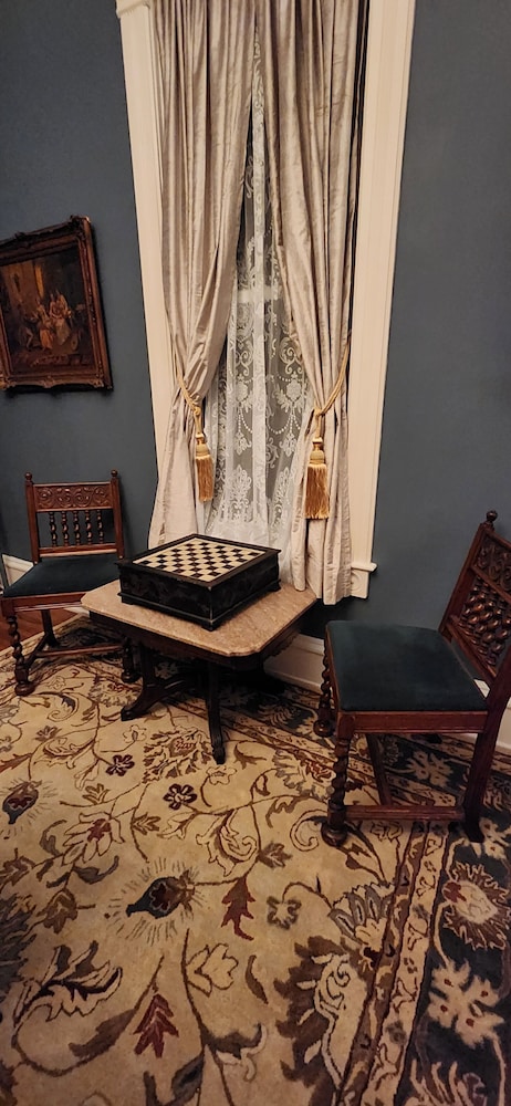 Oaklawn Inn Llc - photo 49