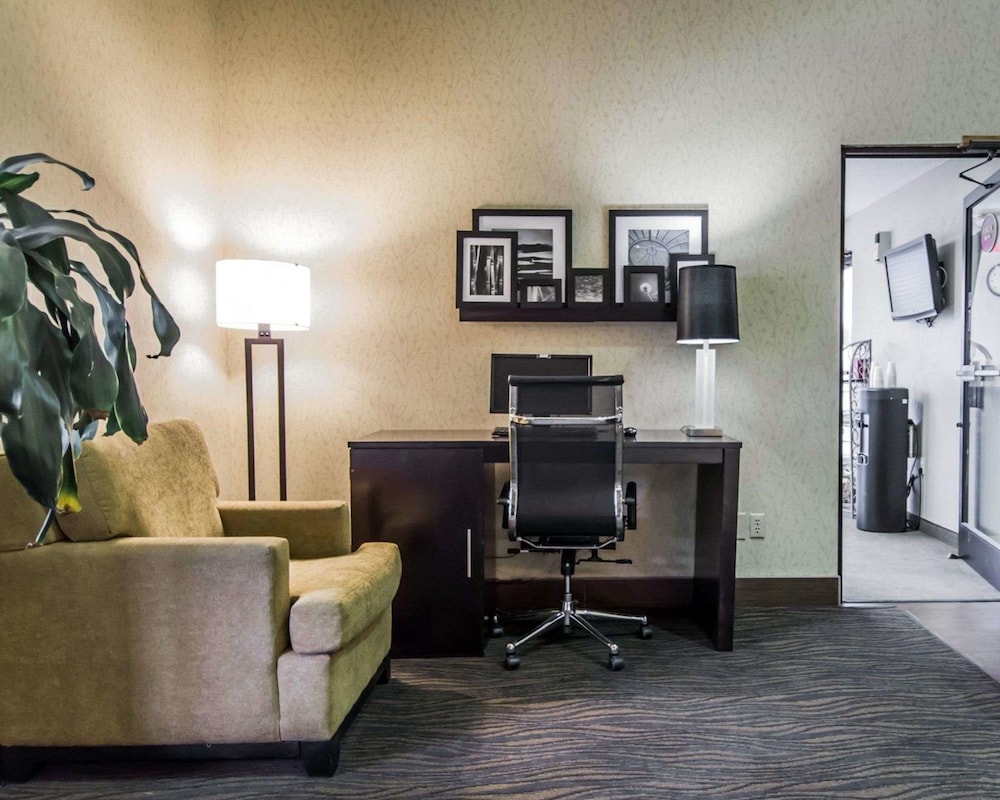 Blankenbaker Inn by IHG - photo 34