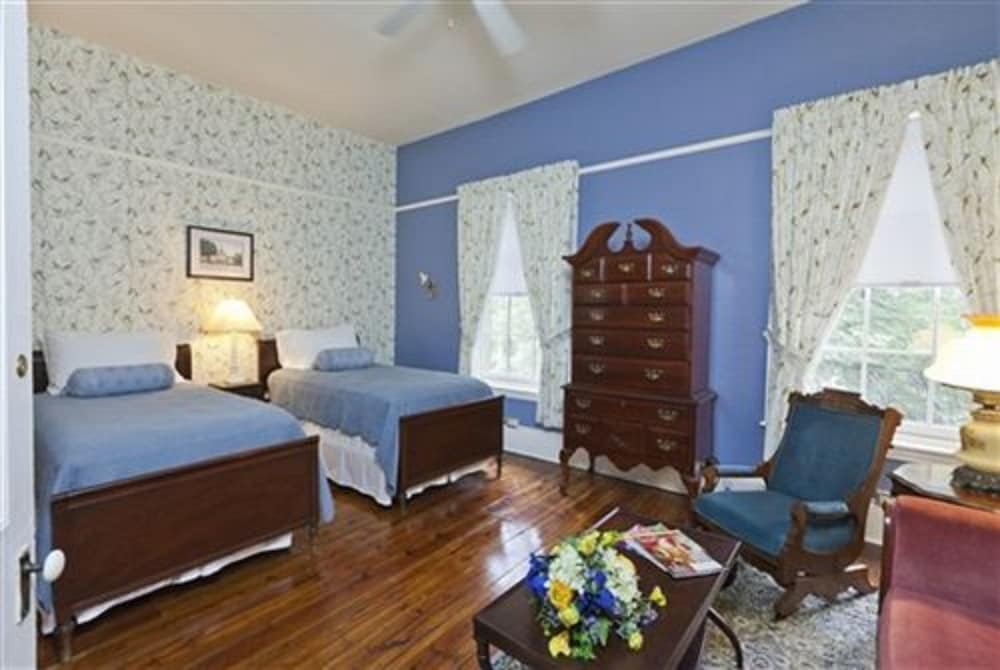 The Lily Inn Burlington - photo 4