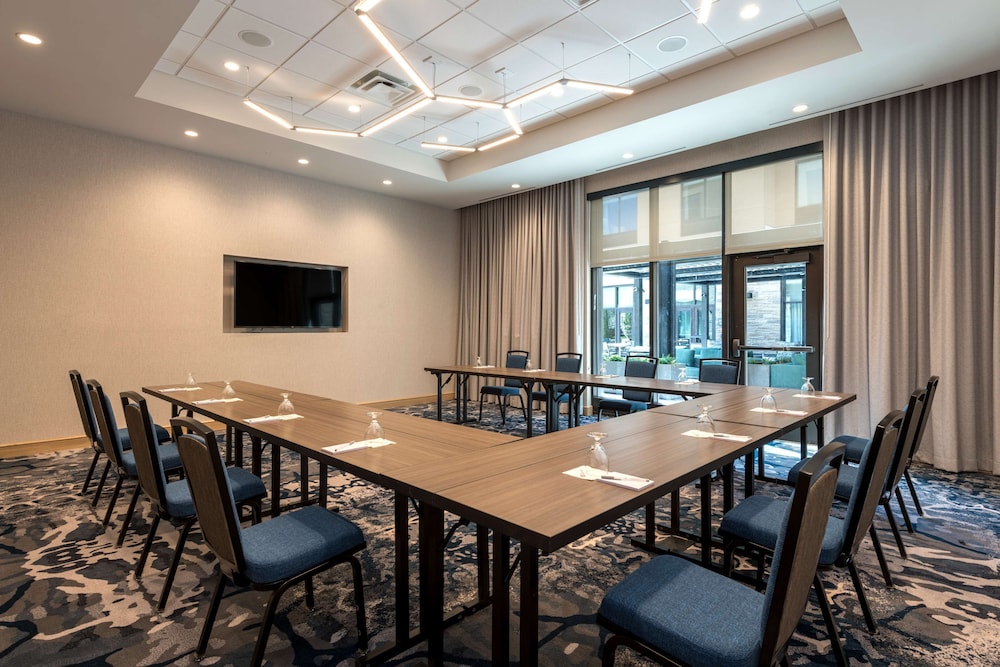 Hilton Garden Inn Boston Canton - photo 35