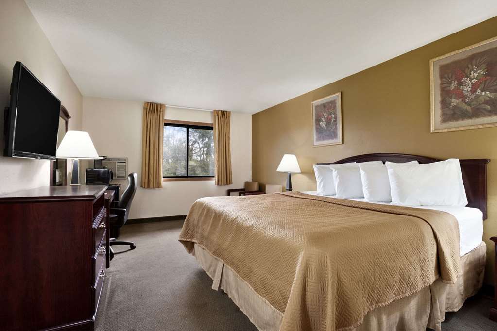 Travelodge by Wyndham La Porte Michigan City Area - photo 7