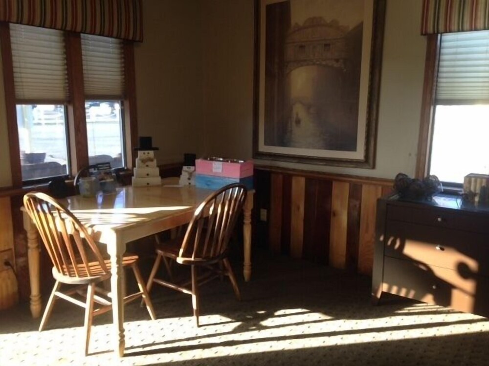 Deer Creek Motel - photo 4