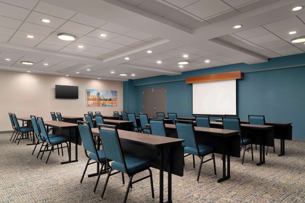 Hampton Inn Chicopee Springfield - photo 37