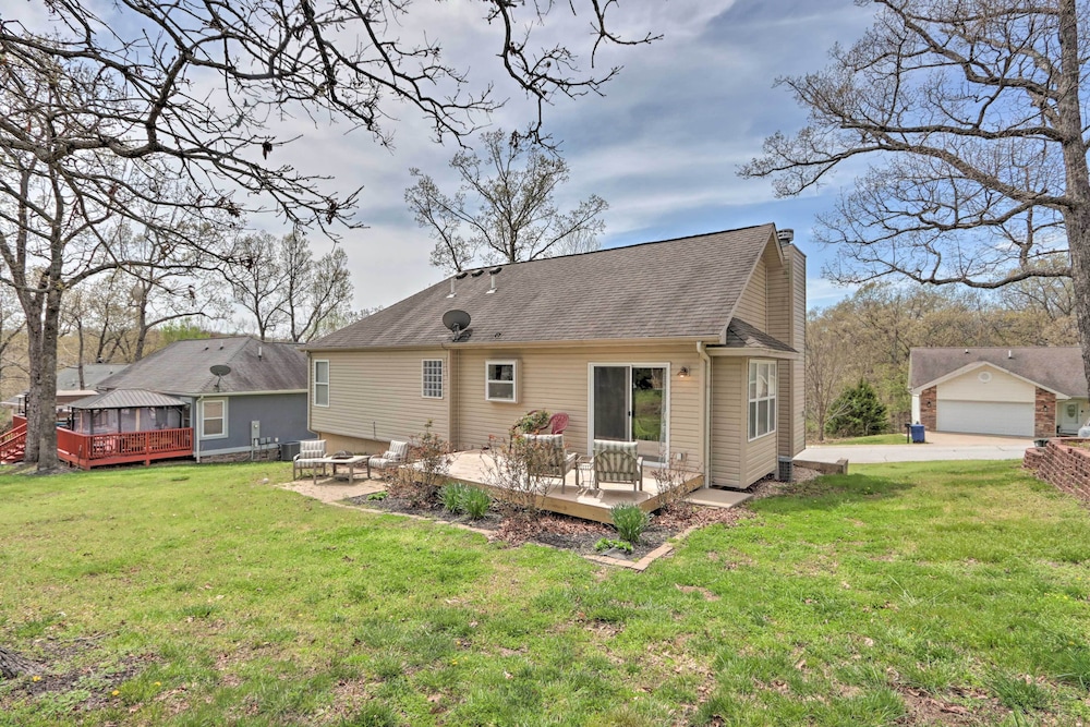 Less Than 1 Mi to Marina Family Friendly Osage Beach Home — 4-Star Luxury Hotel in Osage Beach, United States
