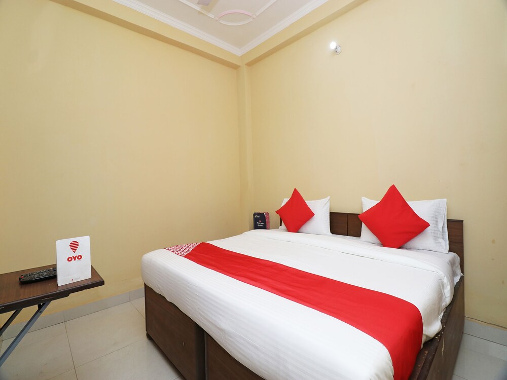 Oyo 25110 Hotel Hare Rama — hotel in Allahabad