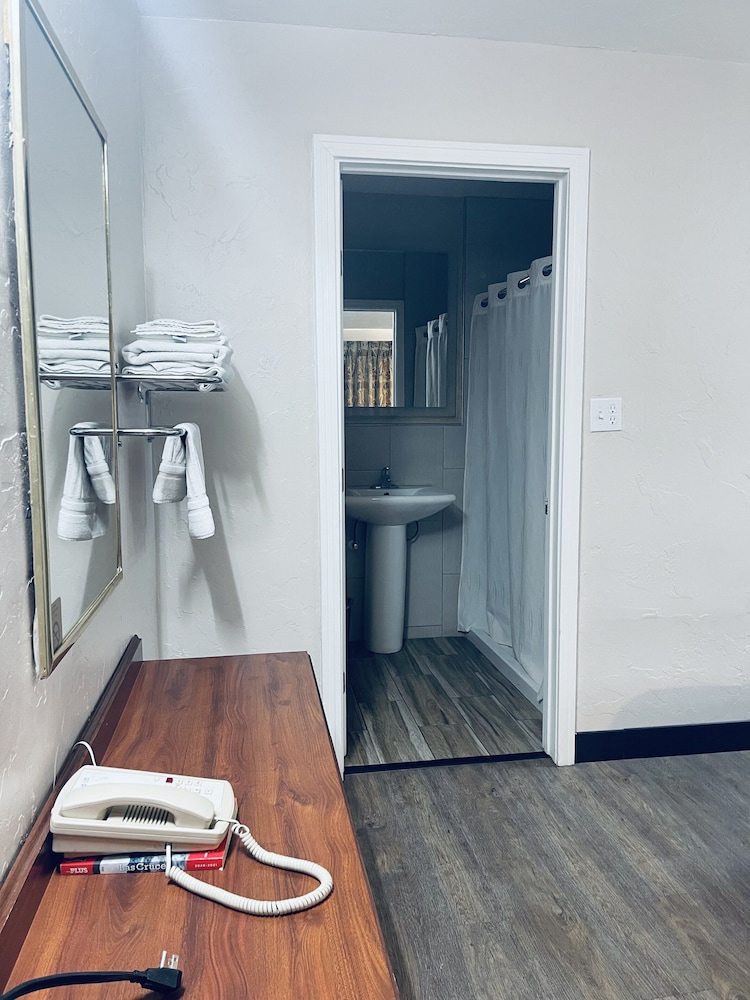 Century 21 Motel - photo 12
