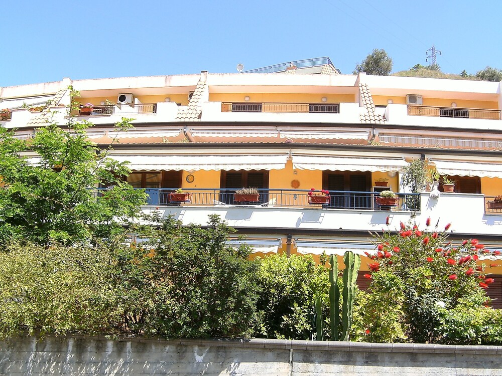 Casa Vacanza Da Rosa — 4-Star Luxury Hotel in Letojanni, Italy