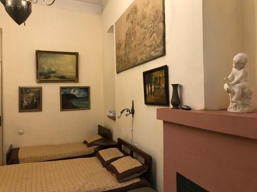 Gutsa Artists Guest House