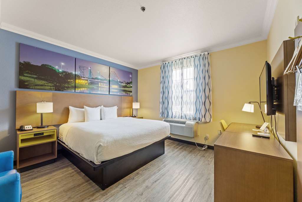 Days Inn & Suites by Wyndham Euless DFW Airport South - photo 34