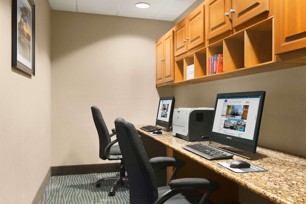 Hampton Inn & Suites Manchester Bedford - photo 37