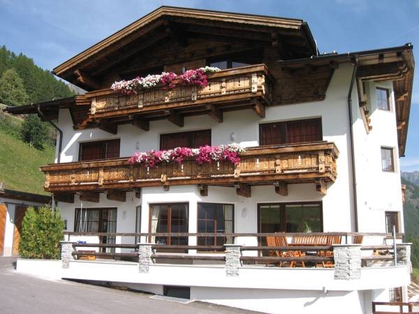 Appartements Belledonne Ski & Bike in and out zentrale Lage — 4-Star Luxury Hotel in Soelden, Austria