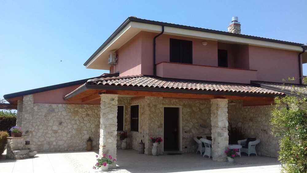 B&B Casale Pietrantica Tropea — 4-Star Luxury Hotel in Ricadi, Italy