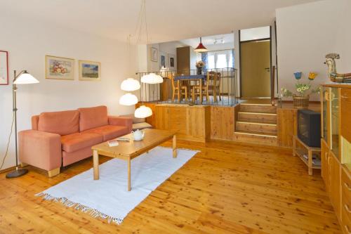 Gemutliche 93m2fewo Mit 2 Schlafzimmern Und Seitlichem Seeblick Vom Balkon — Waldeck