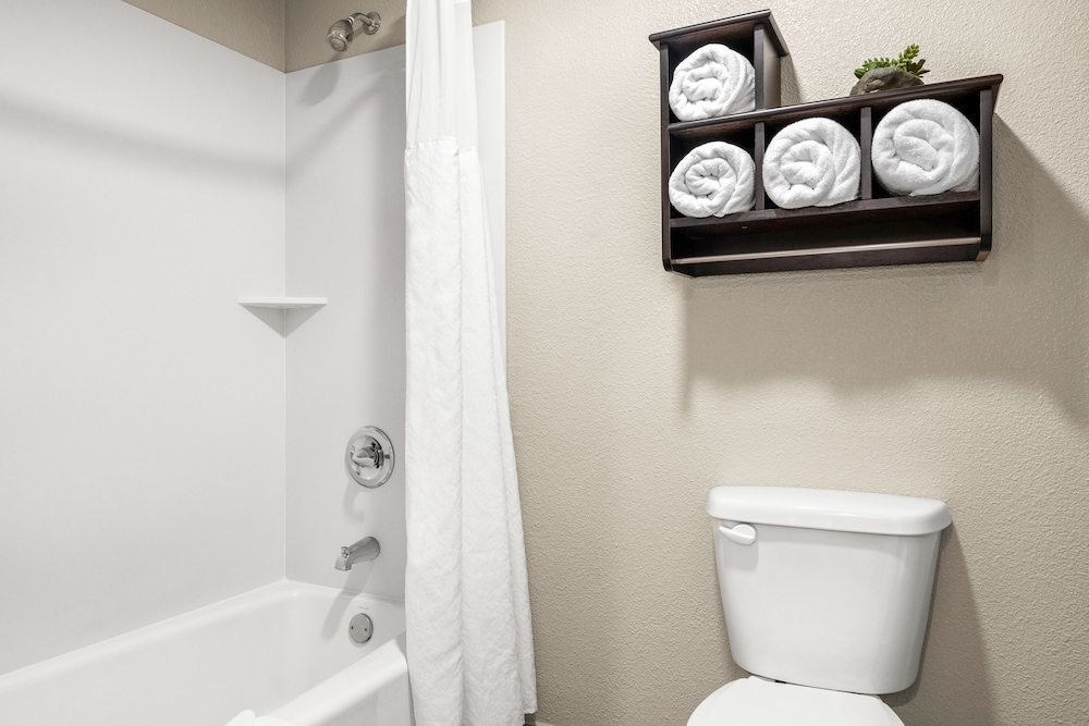 Yosemite Southgate Hotel & Suites - photo 24