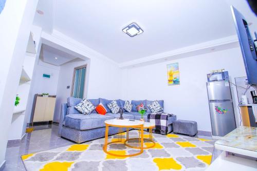 Tranquil 7th floor Apartment near Art Caffe Market