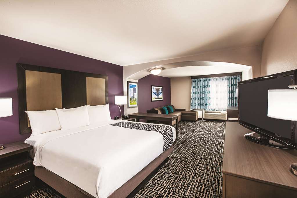 La Quinta Inn & Suites by Wyndham Walker Denham Springs - photo 23