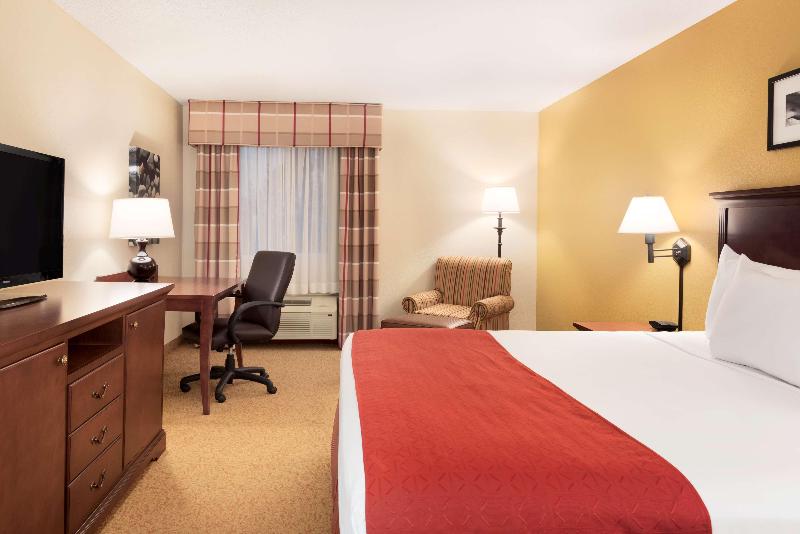 Country Inn & Suites by Radisson Cedar Rapids Airport IA - photo 10