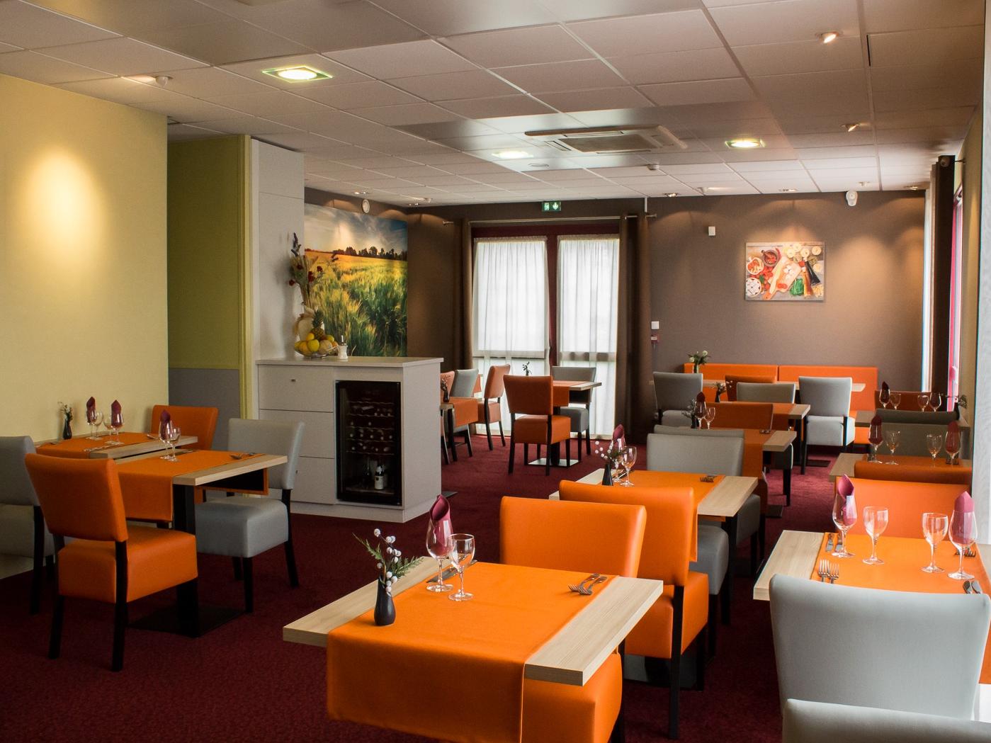 Logis Hotel de l'Isle — hotel in L'isle-D'abeau