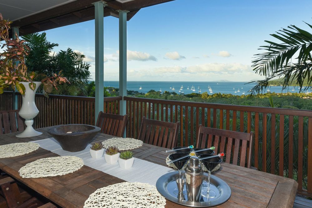 180 views king suite NB Pets must be okd by host B4 booking as T&Cs Apply CALL Bella Vista on Nara — 4-Star Luxury Hotel in Airlie Beach, Australia