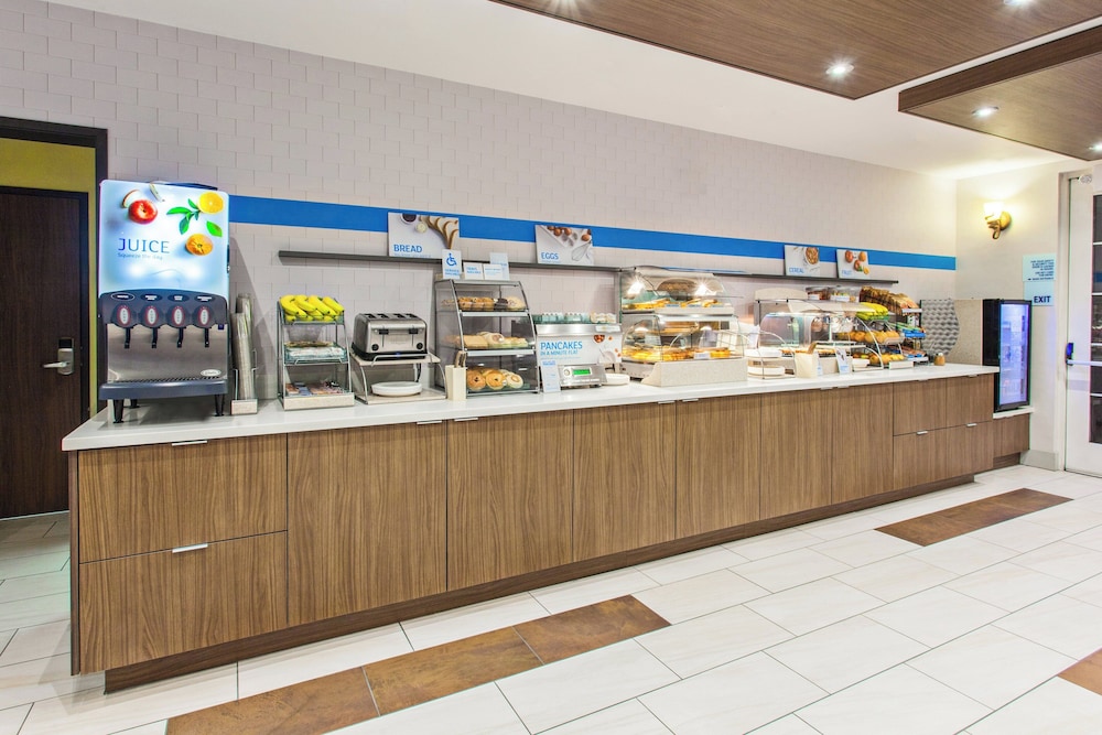 Holiday Inn Express Hotel & Suites Oakland Airport by IHG - photo 28
