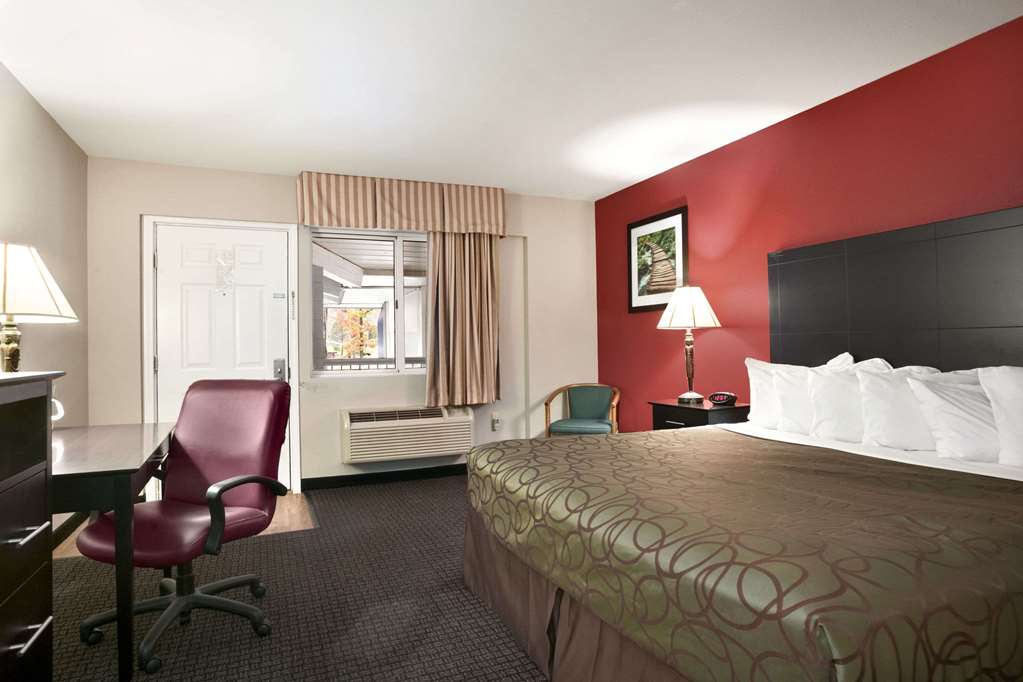 Travelodge By Wyndham Traverse City Mi - photo 14