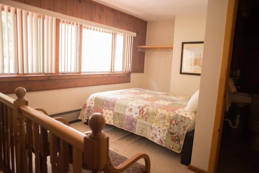 M 22 Inn Suttons Bay - photo 22