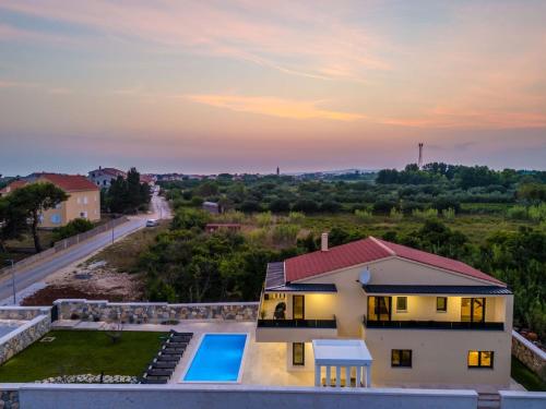 New Luxury Villa with private pool by TA Leut Agency — 4-Star Luxury Hotel in Privlaka, Croatia