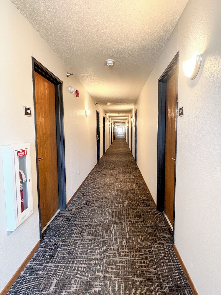 Country Trails Inn & Suites - photo 30