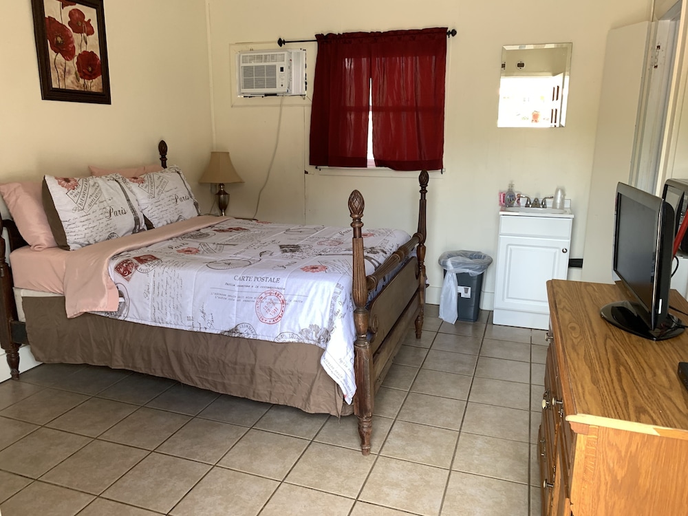Phillips Historic Motel & Cottages - photo 43