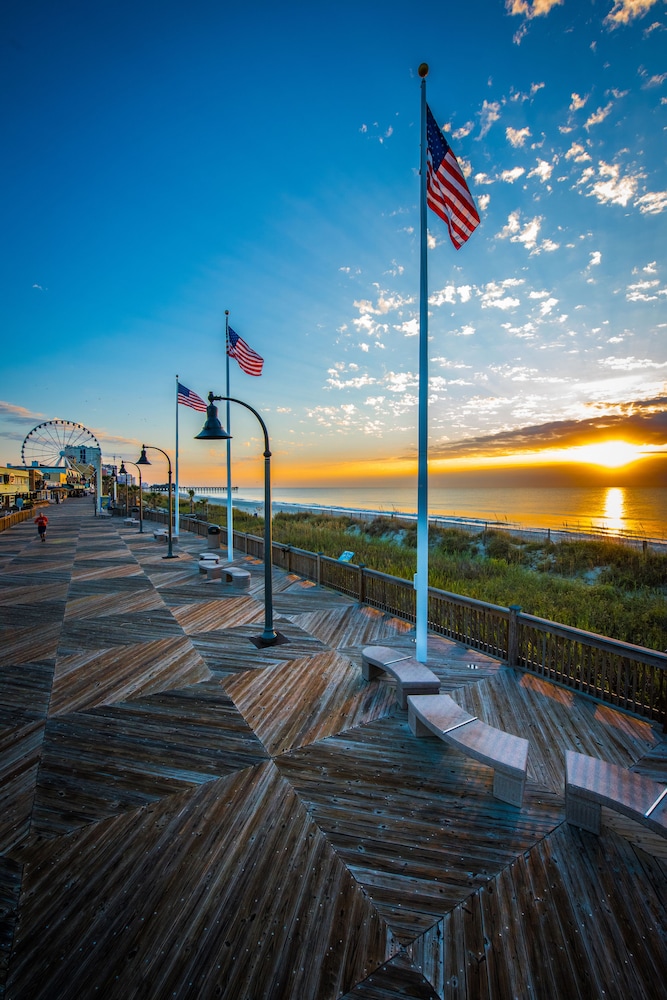 Holiday Pavilion Resort on the Boardwalk - photo 38