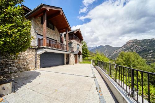 Chalet el Salze lujo con jardin y vistas en la Massana — 4-Star Luxury Hotel in La Massana, Andorra