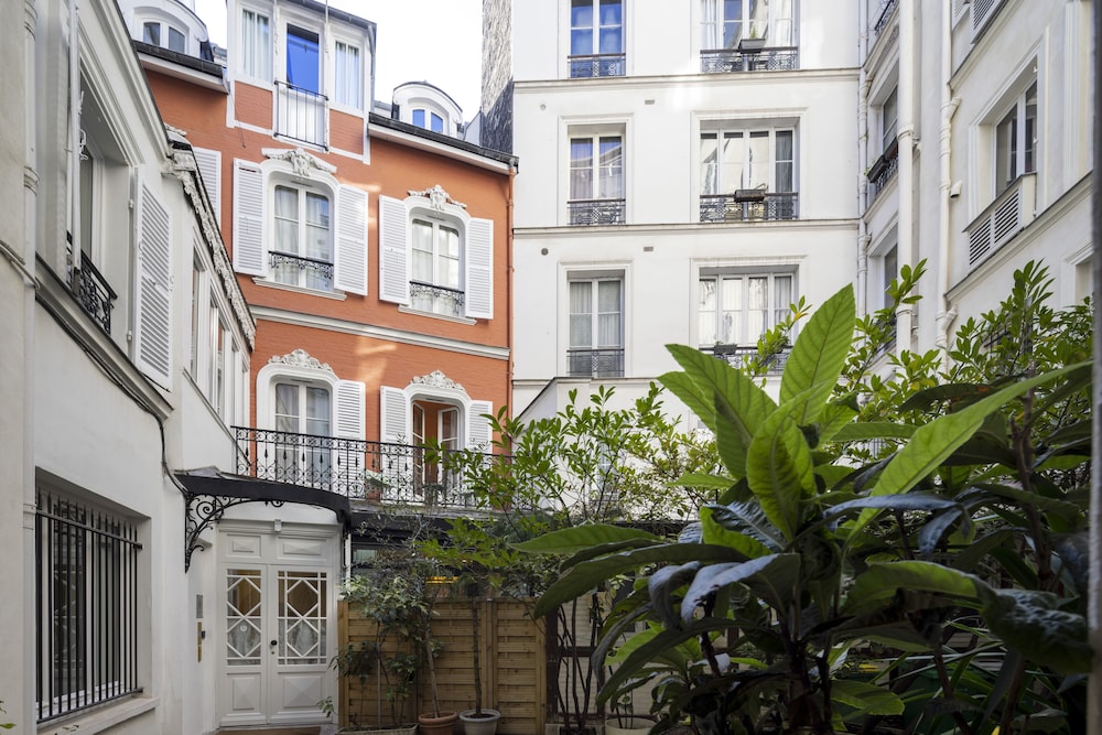Yuna Blanche Serviced Apartments — 4-Star Luxury Hotel in Paris, France