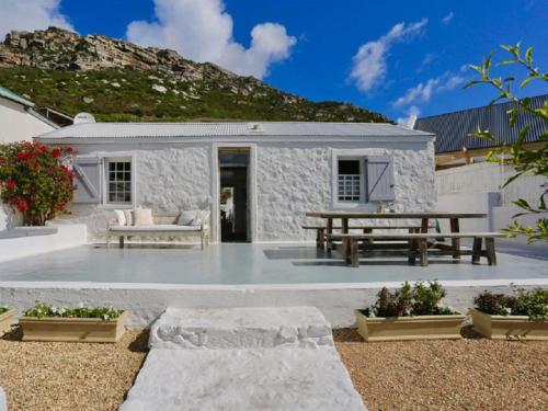 Kalk Bay Cottage with Patio Harbour View