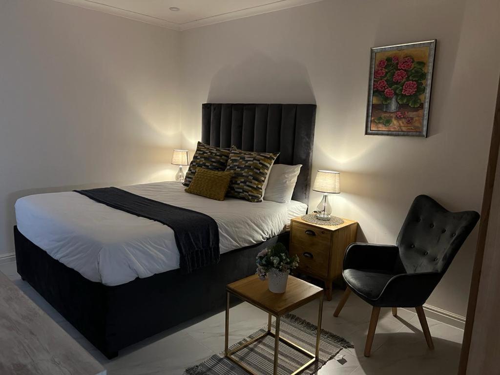 Serena Inn room 4 - last minute hotel in Cape Town