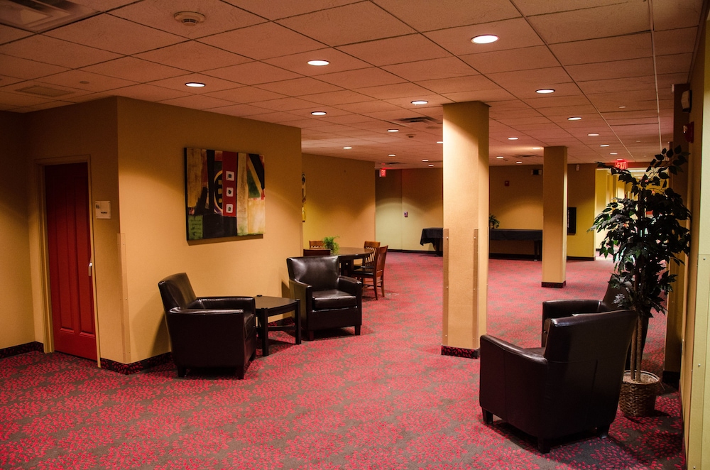 Holiday Inn Pewaukee Milwaukee West by IHG - photo 25