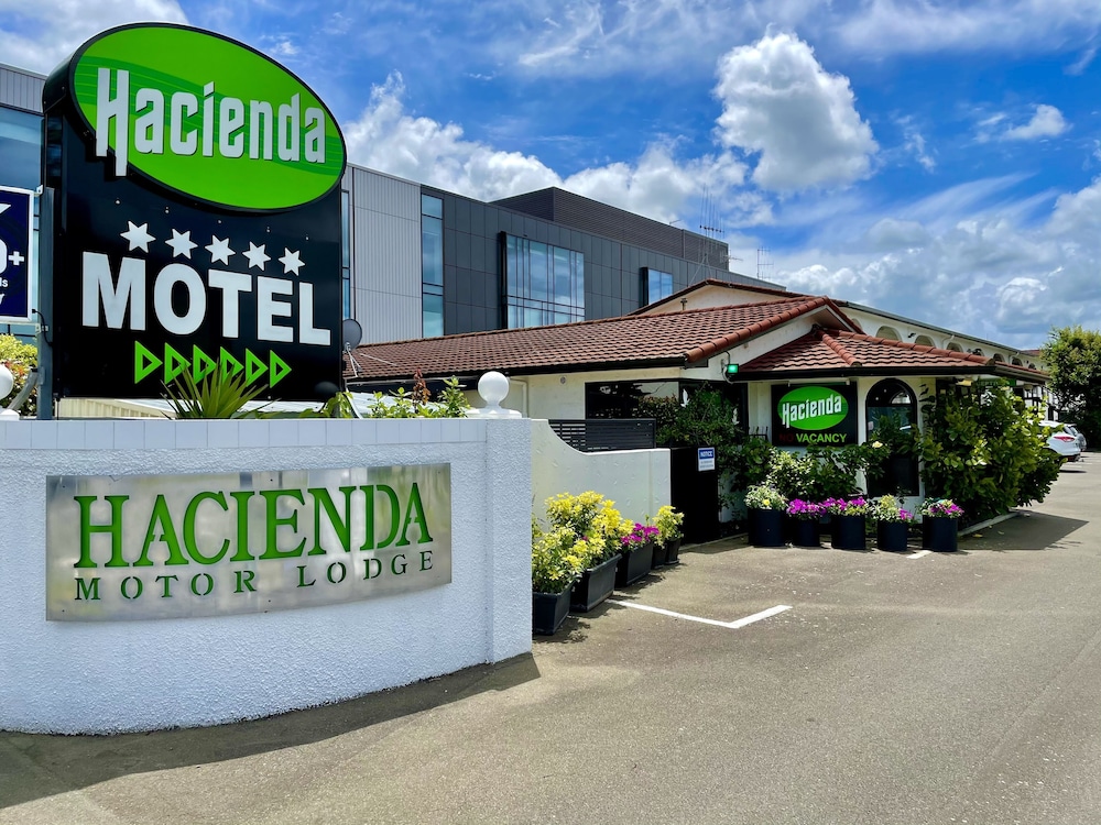 Hacienda Motor Lodge — 4-Star Luxury Hotel in Palmerston North, New Zealand